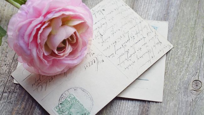 'Surat Cinta' Manis Berlapis Ceri di Hari kasih Sayang Mengungkapkan kasih sayang tidak melulu lewat surat dan kartu ucapan, ungkapan cinta juga bisa dimasukkan dalam pie ceri berbentuk amplop.