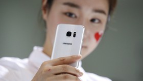 Samsung Siapkan Pesaing iPhone Mini