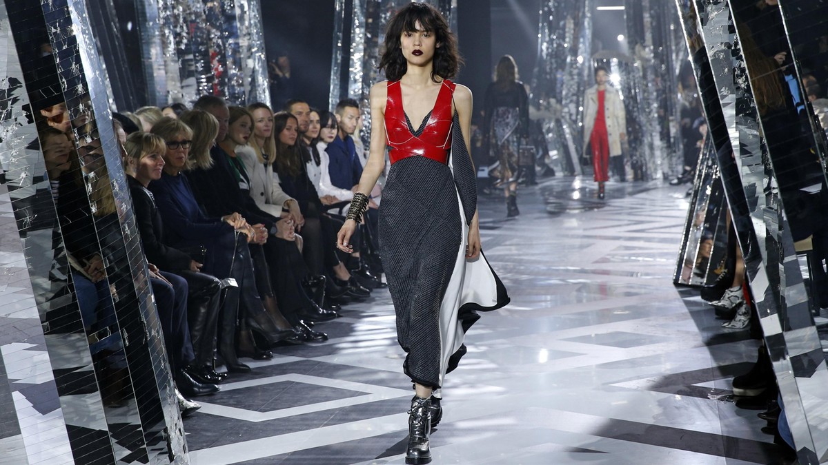 Futuristik, Sporty, dan Seksi ala Louis Vuitton