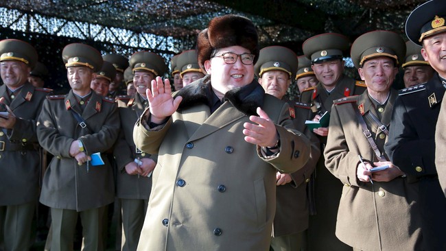 Dalam informasi yang belum dikonfirmasi kebenarannya, disebut dua pria berencana membunuh Kim Jong Un saat dia mengunjungi Hoeryong.