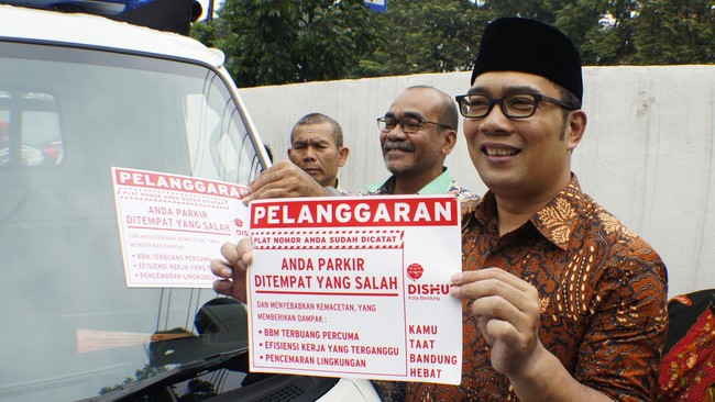 Wakil Gubernur Jawa Barat Deddy Mizwar mengklaim bahwa kepala daerah adalah abdi yang harus melayani masyarakat.