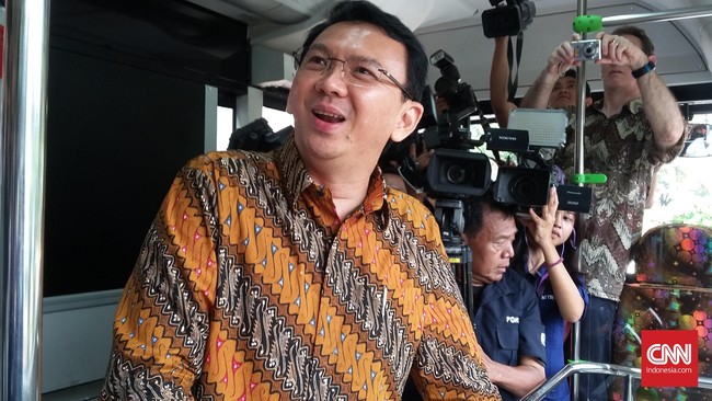Ketua DPP Partai NasDem Akbar Faizal mengatakan dukungan bagi Ahok sebagai pengakuan menurunnya tingkat kepercayaan masyarakat terhadap partai politik.