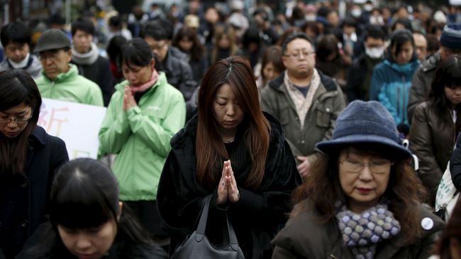 Di Jepang, ada telepon umum yang bisa digunakan untuk melampiaskan kesedihan, terutama bagi mereka yang kerabatnya meninggal dalam gempa dan tsunami.
