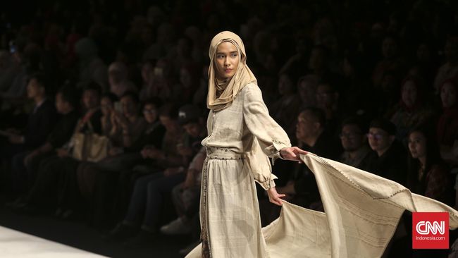 Muslim Fashion Festival (MUFFEST) diharapkan bisa menjadi 'corong' popularitas fesyen muslim Indonesia sehingga menjadi 'trending topic' global.
