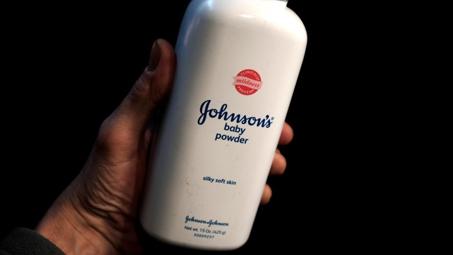 Johnson & Johnson dianggap lalai karena tidak mencantumkan risiko kanker ovarium pada kemasan produk bedak kesehatannya.