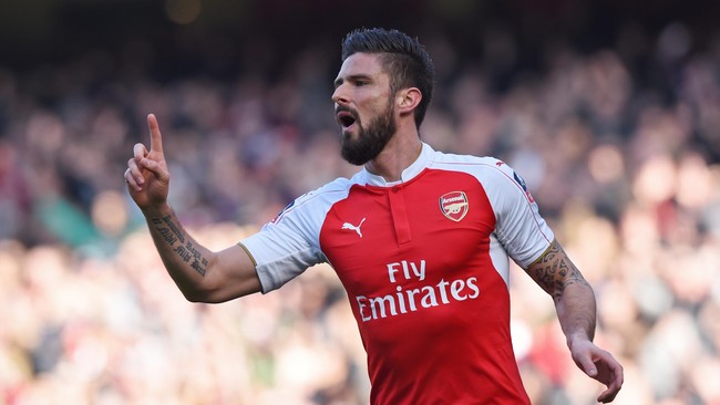 Olivier Giroud membawa Arsenal unggul sementara atas Aston Villa pada babak pertama. Arsenal berpeluang menutup musim di peringkat dua.