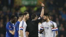 Diego Costa Bukukan Kartu Merah Perdana Bersama Chelsea
