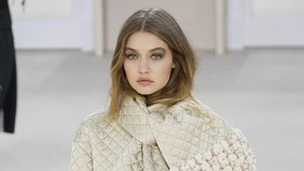 Pose Mesra Zayn Malik dan Gigi Hadid Tersiar di Majalah