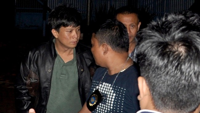 Menteri PAN-RB Yuddy Chrisnandi berkata, bupati tersebut tidak akan fokus menjalankan tugasnya karena harus mengikuti proses hukum.