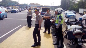 Pengemudi Taksi Konvoi ke Jakarta, Bandara Macet Parah