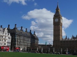 Lagi Lockdown, Lah... Warga Kota London Malah Santuy Berjemur