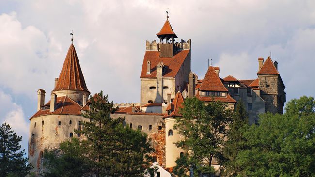 Lokasi wisata terbesar di Rumania, Bran Kastel yang dikenal sebagai kastel Drakula kini dijual dengan harga yang cukup tinggi.