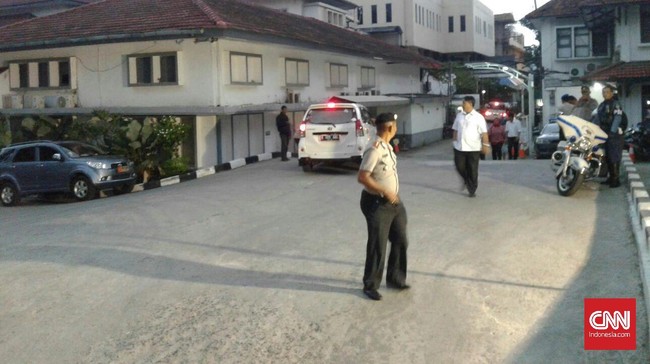 Anggota DPD Sulistyo mengeluh kurang fit saat menjalani rapat,  kemudian dia memutuskan untuk menjalani terapi hiperbarik di RSAL Mintohardjo.