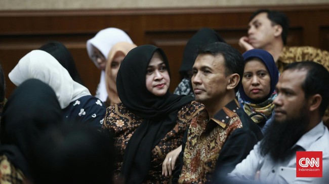 Wakil Ketua DPRD Sumatera Utara itu didakwa telah menerima suap sebesar Rp1,4 miliar dari Gubernur Sumatera Utara nonaktif Gatot Pujo Nugroho.