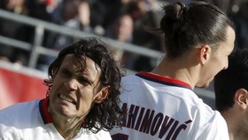 Cavani Tak Terbebani Gantikan Posisi Ibra di PSG