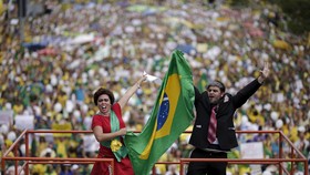 Ratusan Ribu Demonstran Desak Presiden Brasil Mundur