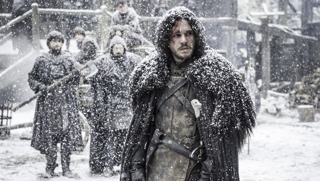 Agar masih berkaitan dengan adegan terakhir di musim sebelumnya, tim produksi Game of Thrones masih menunggu cuaca yang lebih kelabu.