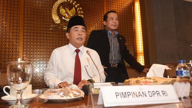 Sejumlah nama perwira tinggi Polri mencuat untuk menjadi Wakapolri seiring dengan dicalonkannya Komjen Budi Gunawan sebagai Kepala BIN.
