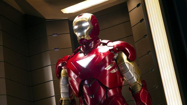 Dalam komik terbaru Marvel, kostum Iron Man dikenakan oleh seorang perempuan kulit hitam bernama Riri Williams.
