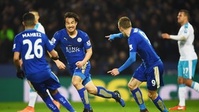 Oezil Nilai Leicester Layak di Posisi Puncak