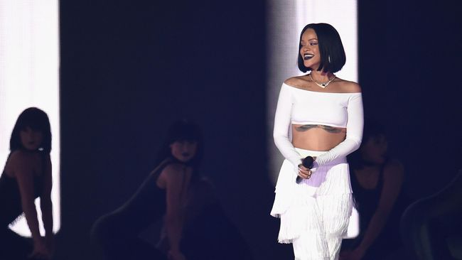Rihanna memang selalu dikaitkan dengan Beyonce. Salah satu gosip menyatakan Rihanna menjadi pemicu retaknya hubungan Beyonce dan Jay Z.