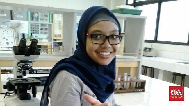 Usianya baru 27 tahun, tapi Sarasati sebentar lagi bakal menyandang gelar doktor di bidang kedokteran hewan. Kenalan yuk dengannya.