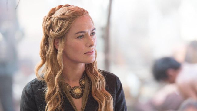Lena Headey dispekulasi memerankan Catwoman dalam serial Harley Quinn oleh beberapa penggemar. Ia mengaku tertarik.