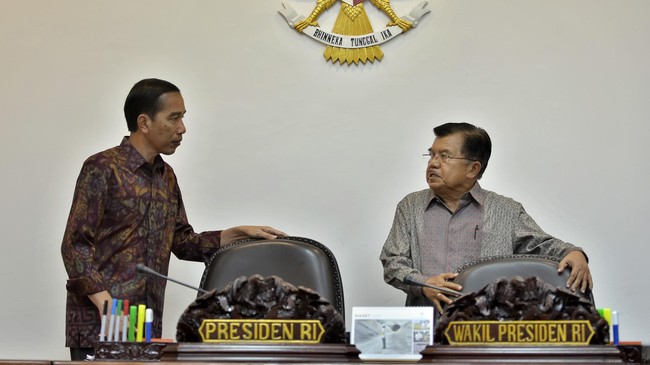 Wakil Presiden Jusuf Kalla berbicara panjang lebar dengan Presiden Jokowi sebelum menghadiri KTT Keamanan Nuklir di Amerika Serikat.