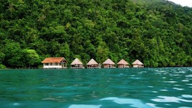 Menelisik Keindahan Pulau Ora, Maluku Tengah