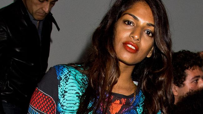 Rapper wanita MIA tumbuh besar di Sri Lanka dan merasakan perang saudara pada 1983. Ia pernah merasakan hidup di India hingga ke London.