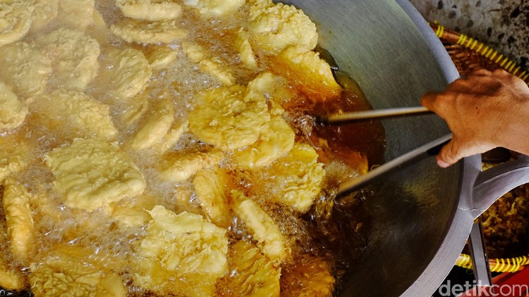 Gorengan pisang goreng