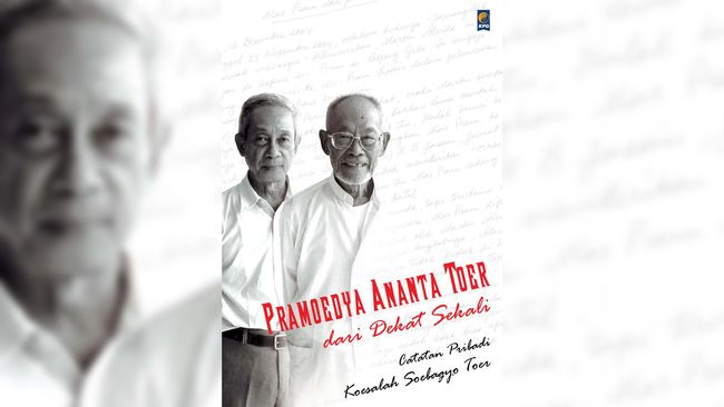 Koesalah Soebagyo Toer pernah menjadi "jembatan" antara penggemar Pram dengan sang idola, melalui buku Pramoedya Ananta Toer dari Dekat Sekali.