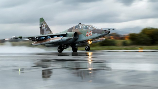 Pesawat tempur Rusia mengintensifkan serangan di kota-kota yang dikuasai pemberontak di Provinsi Idlib, Suriah Utara, Minggu (4/2).