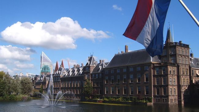 Rencana pemerintah Belanda untuk membuat kebijakan wajib kartu vaksin bagi warga untuk aktivitas di dalam ruang publik mentok di tahap Parlemen.