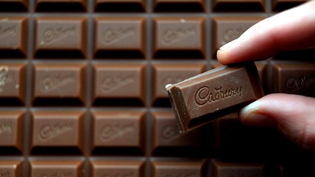 Cokelat dapat meningkatkan kemampuan kognitif seseorang, seperti daya ingat, dan melancarkan aliran darah ke otak.
