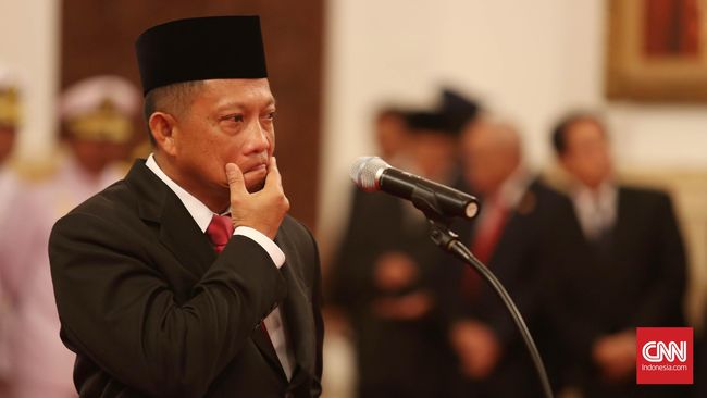 Calonkan Tito, Jokowi Dinilai Ciptakan Konflik Internal Polri Menurut Ketua PSPK Unpad Muradi, jika Kepala BNPT Komjen Tito Karnavian terpilih menjadi Kapolri, Jokowi akan ciptakan konflik internal di Polri.