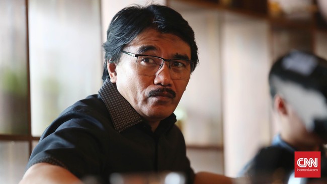Adhyaksa Dault akan dimintai keterangan oleh menteri pemuda dan olahraga Imam Nahrawi terkait dugaan keterlibatan dengan Hizbut Tahrir Indonesia.