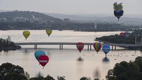 Warna-warni Balon Udara Ramaikan Langit Canberra