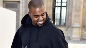 Adele Menolak, Publik Minta Kanye West Isi Superbowl