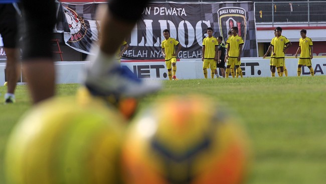Tembakan jarak jauh Nelson Alom di sepuluh menit akhir telah menyelamatkan Persipura dari kekalahan pertama di ajang Piala Bhayangkara.