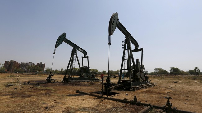Namun harga minyak bisa kembali jatuh jika negara-negara anggota OPEC justru meningkatkan produksi secara signifikan.