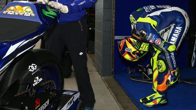 Valentino Rossi memperpanjang kontraknya bersama Movistar Yamaha selama dua tahun ke depan.