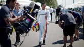 Tawa Rio Haryanto di Antara Pebalap-pebalap Dunia Rio Haryanto, putra bangsa Indonesia pertama di ajang F1, mendapat kehormatan menjadi enam dari 22 pebalap yang hadir dalam jumpa pers jelang seri GP pertama.