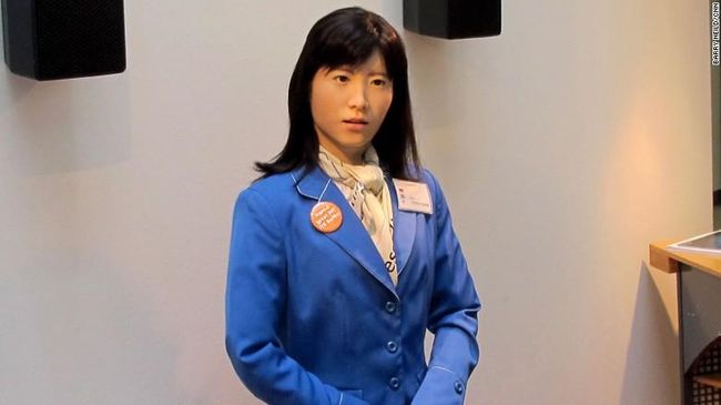 Henn-na Hotel di Sasebo, Jepang dikelola sepenuhnya oleh mesin. Sementara di Hotel Marriot, Belgia, ada Mario, humanoid yang bisa berbicara 19 bahasa.