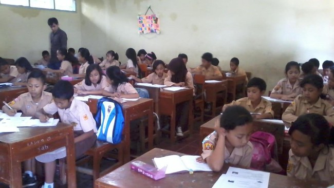 Keterbatasan tidak menghalangi siswa di Bandung untuk tetap belajar.