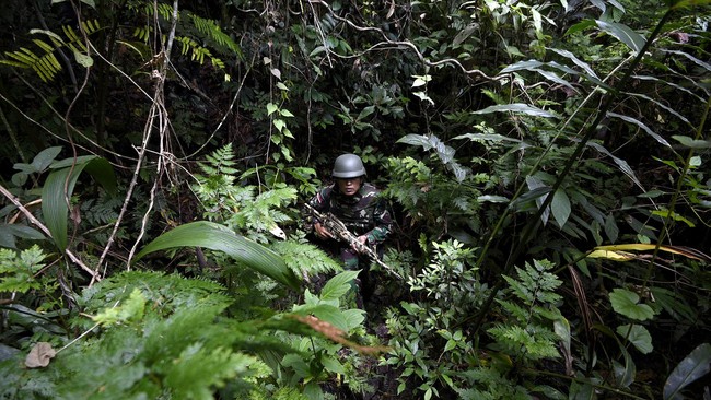 Satu anggota KKB alias OPM tewas dalam baku tembak dengan anggota TNI di Intan Jaya, Papua, Minggu (28/2) dini hari.