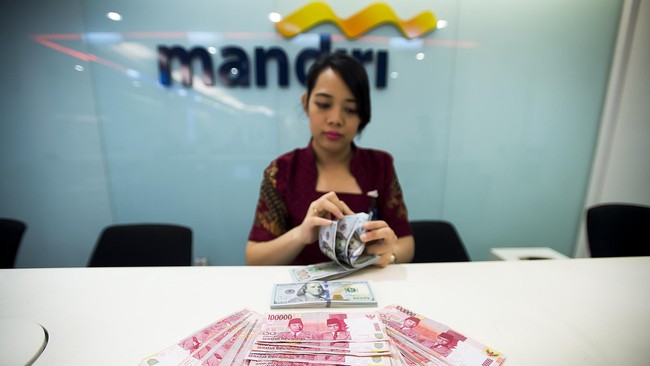 Sampai Juli 2016, Bank Mandiri telah menyalurkan KUR Rp7,41 triliun kepada 179.724 debitur. Sementara target penyaluran KUR 2016 mencapai Rp13 triliun.