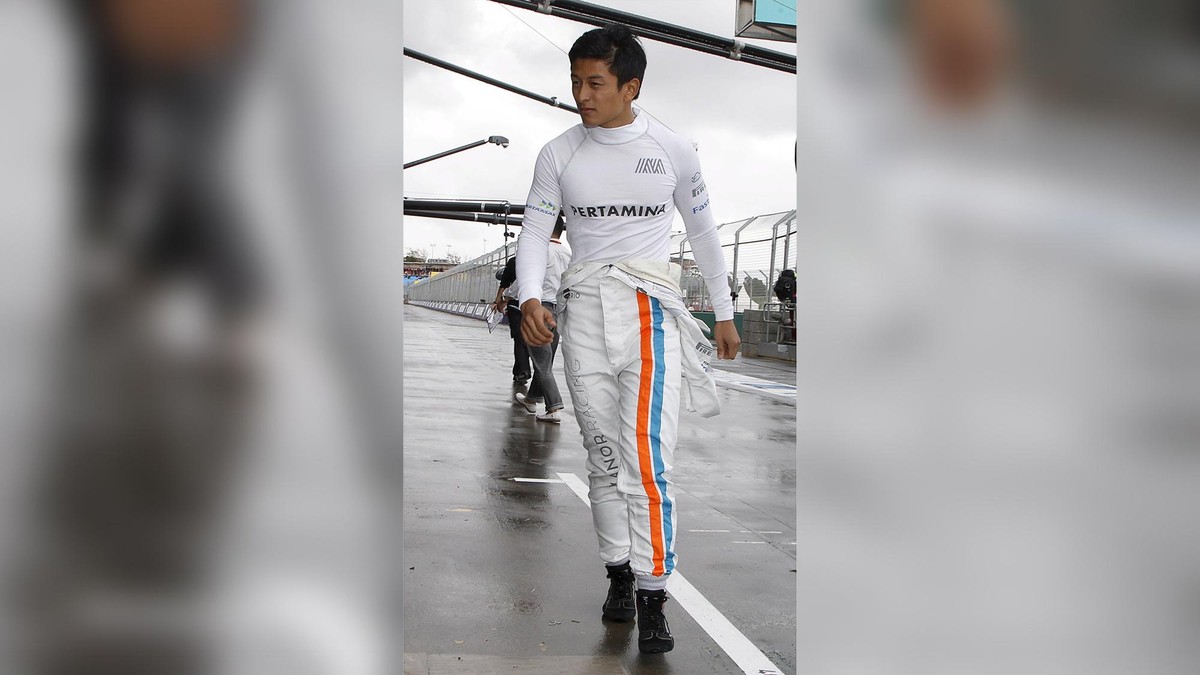 Foto Terbaik Latihan Bebas Pertama Rio Haryanto