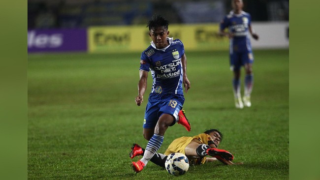 Persib mengamankan satu tiket ke semifinal Piala Bhayangkara lewat dua gol kemenangan atas PS TNI yang dicetak Samsul Arif dan Atep.