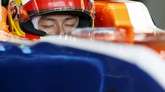 Foto Terbaik Latihan Bebas Pertama Rio Haryanto Di Melboure, Rio Haryanto memulai langkahnya di Formula 1 dengan menjalani sesi latihan bebas di Sirkuit Albert Park yang diguyur hujan.